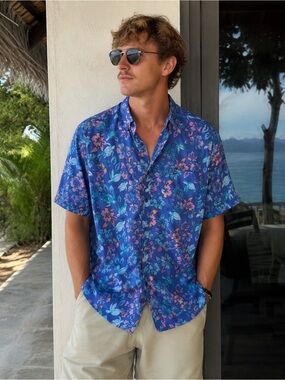 Vintage Summer Blue Floral Short-Sleeve Button-Up Shirt